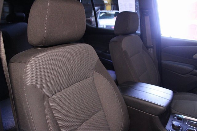 Used 2023 Chevrolet Traverse LT image 11