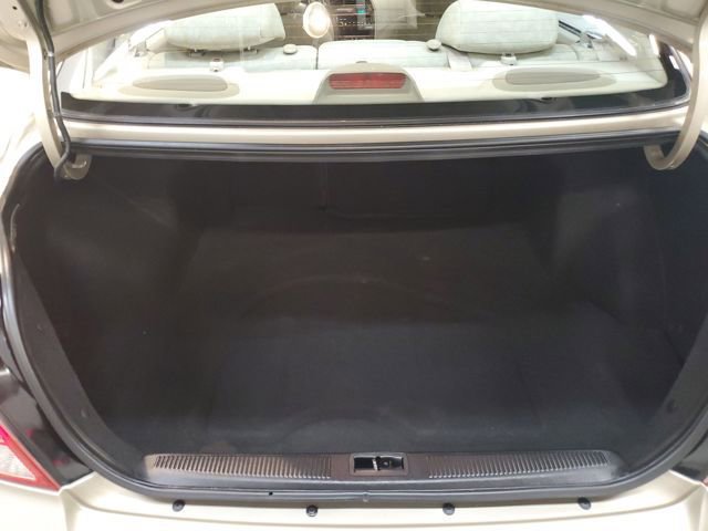 Used 2003 Hyundai Elantra GLS image 24