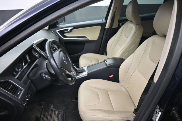 Used 2016 Volvo XC60 T6 AWD/4WD image 22