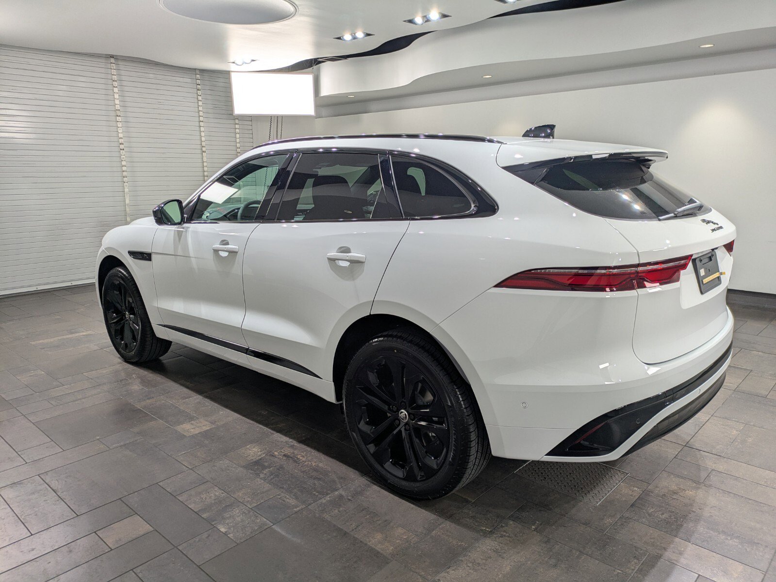 New 2026 Jaguar F-PACE R-Dynamic S image 4
