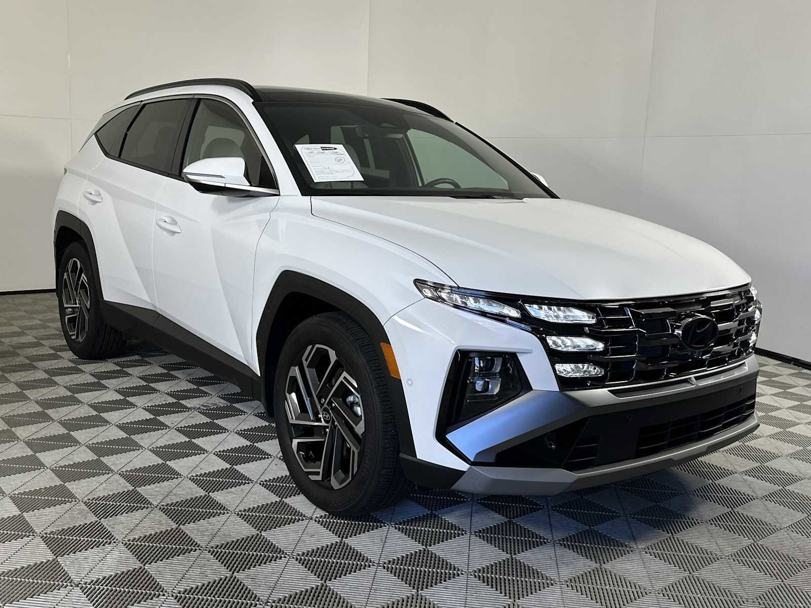 Certified 2025 Hyundai Tucson Limited image 1
