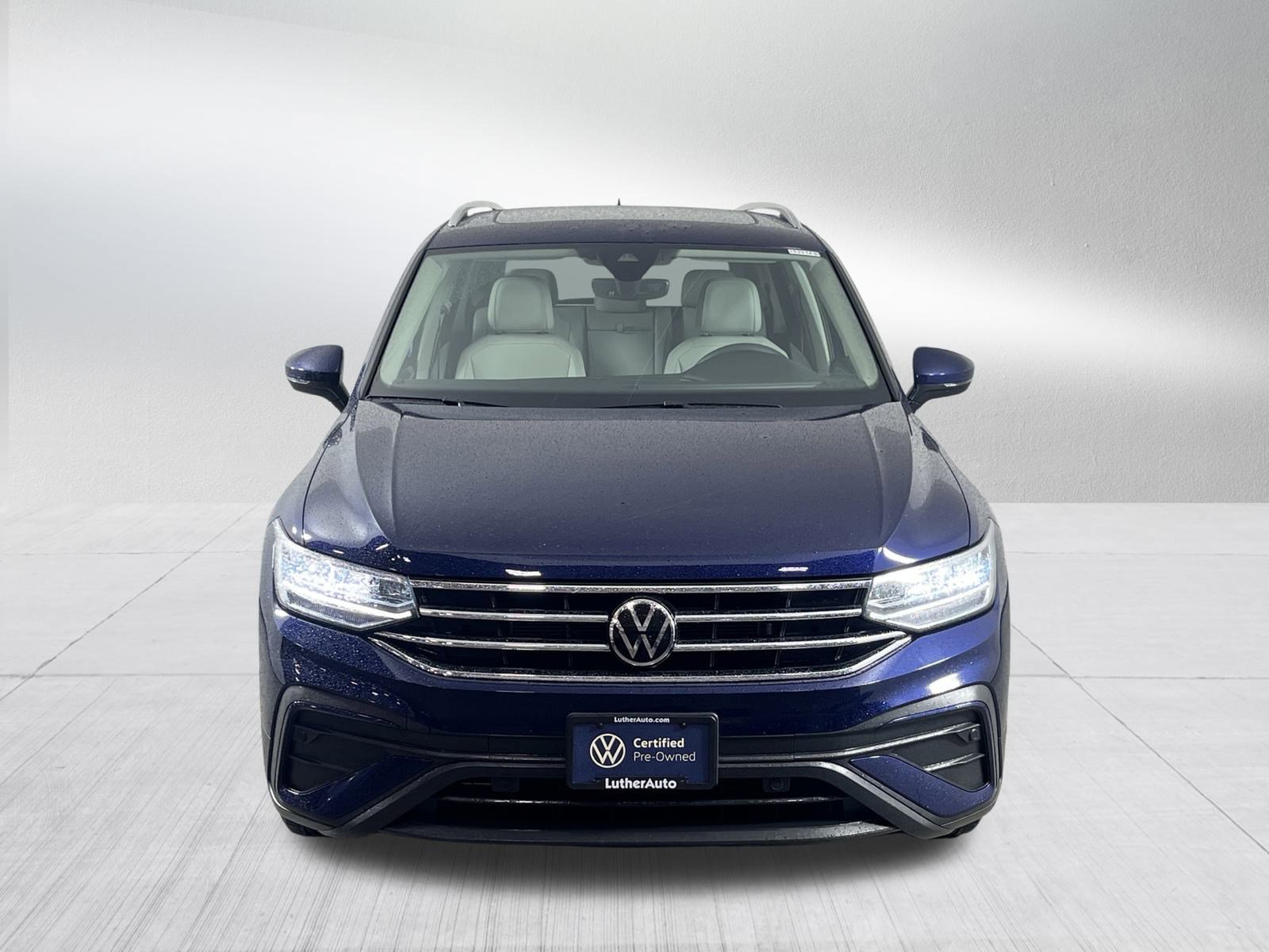 Certified 2022 Volkswagen Tiguan SE w/ Panoramic Sunroof Package image 2