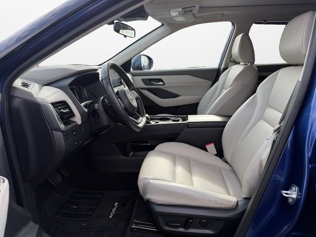 Used 2021 Nissan Rogue SV image 9