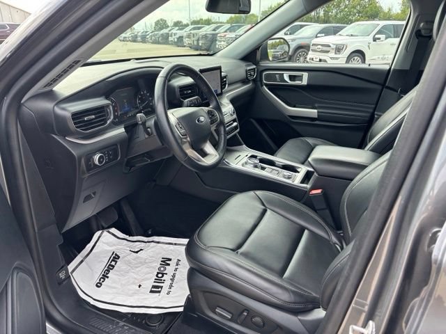 Used 2023 Ford Explorer XLT w/ Equipment Group 202A AWD/4WD image 9