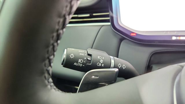 Used 2025 Land Rover Range Rover Sport SE image 43