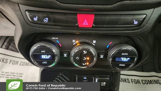 Used 2016 Jeep Renegade Limited image 18