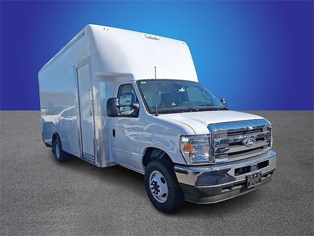 New 2026 Ford E-450 and Econoline 450 Super Duty w/ Power Equipment Group RWD image 2