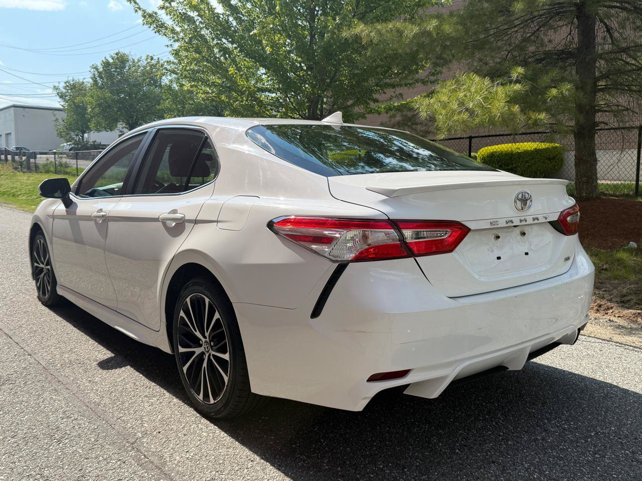 Used 2020 Toyota Camry SE FWD image 4