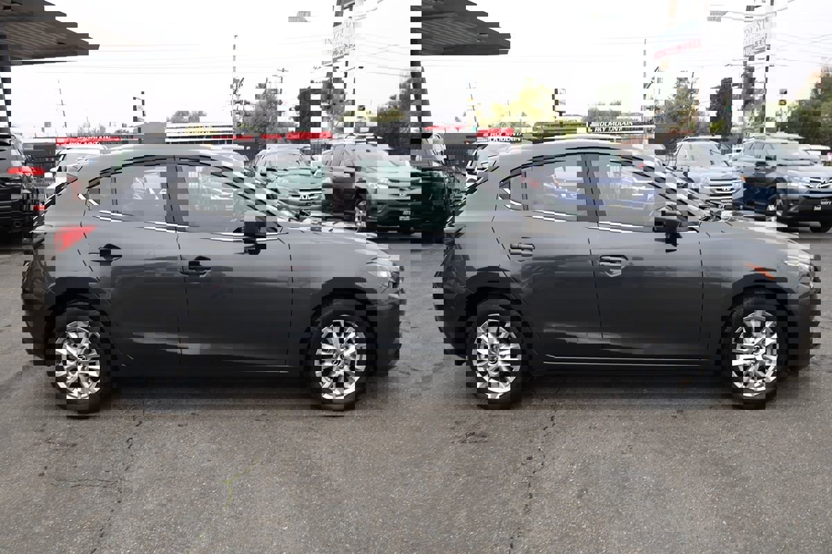 Used 2016 MAZDA MAZDA3 i Grand Touring image 8