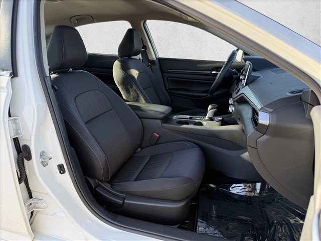 Used 2025 Nissan Altima 2.5 SV FWD image 13