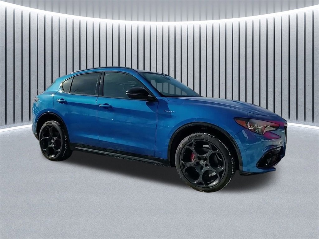 Used 2024 Alfa Romeo Stelvio Veloce image 3