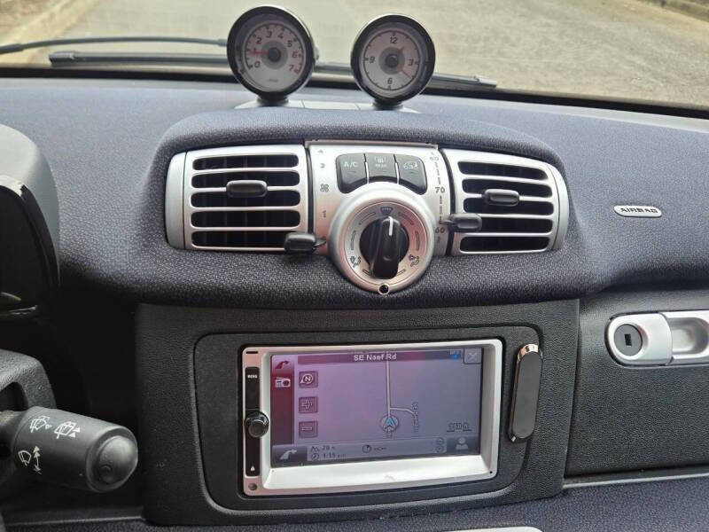 Used 2012 smart fortwo passion RWD image 19