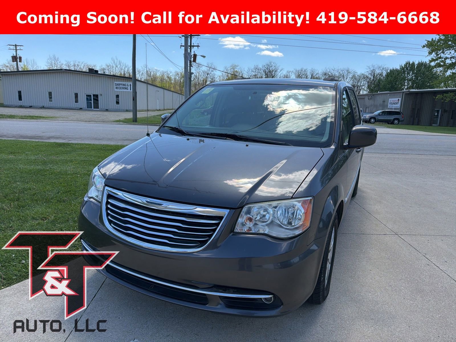 Used 2015 Chrysler Town & Country Touring image 4