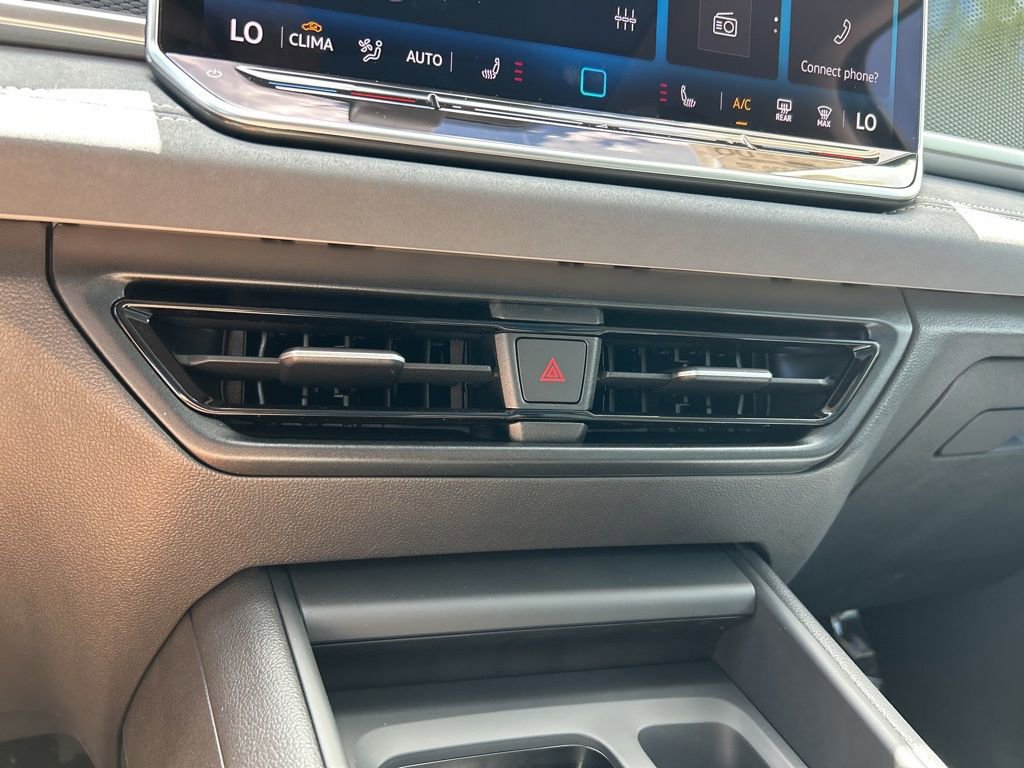 New 2025 Volkswagen Tiguan SE image 31