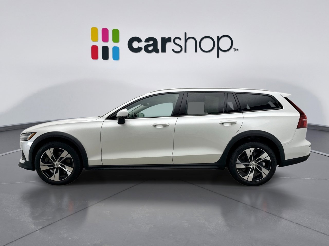 Used 2022 Volvo V60 T5 Cross Country image 2