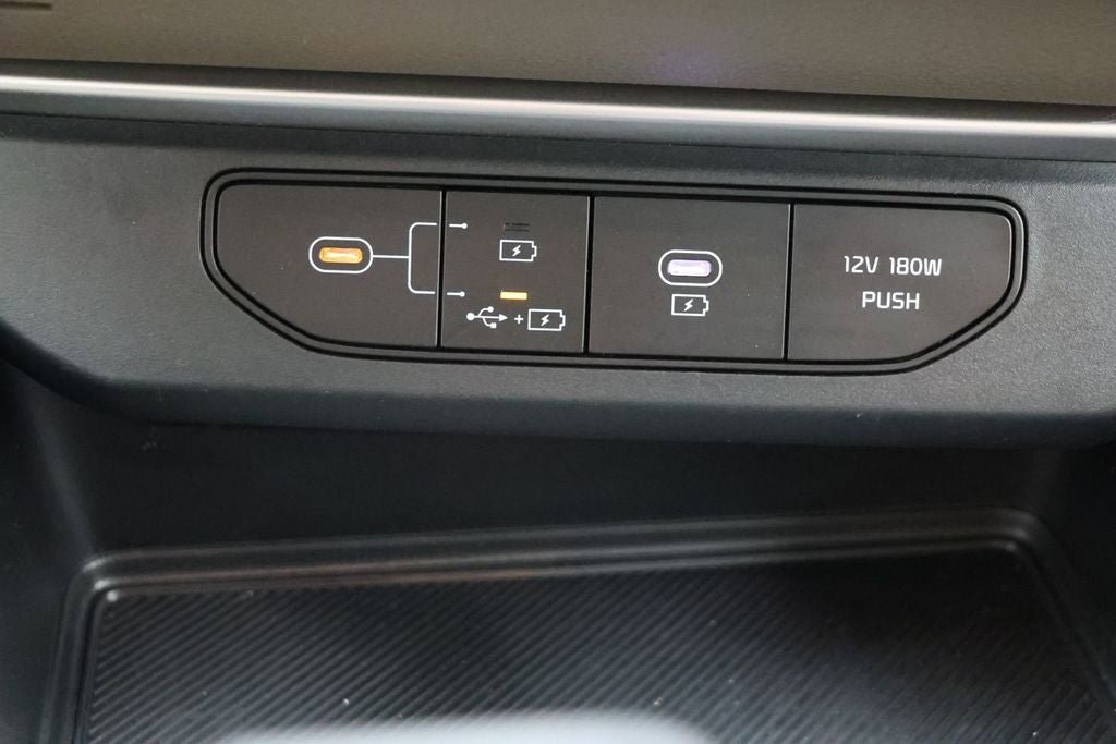 Used 2025 Kia Carnival FWD image 26