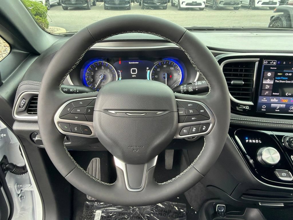 New 2027 Chrysler Pacifica Select AWD/4WD image 21