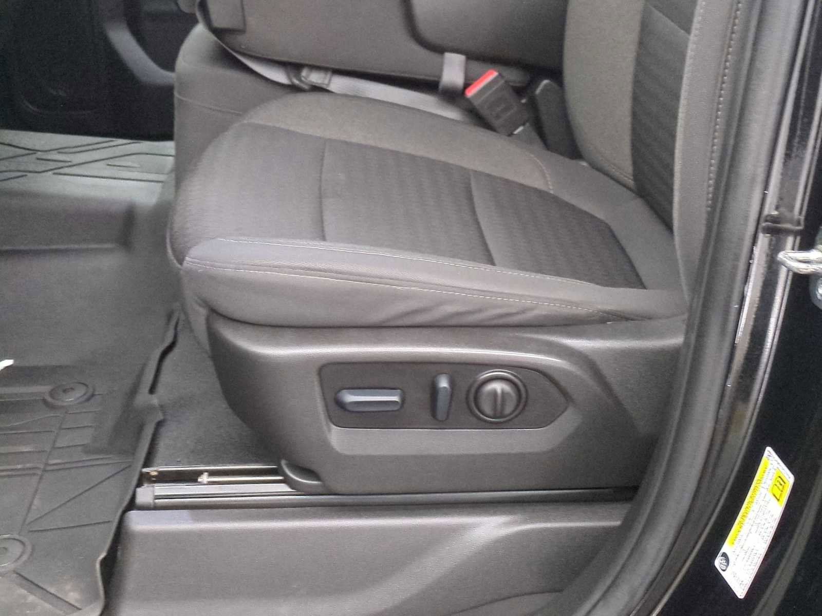 Used 2023 Chevrolet Silverado 2500 Custom w/ Custom Value Package image 16