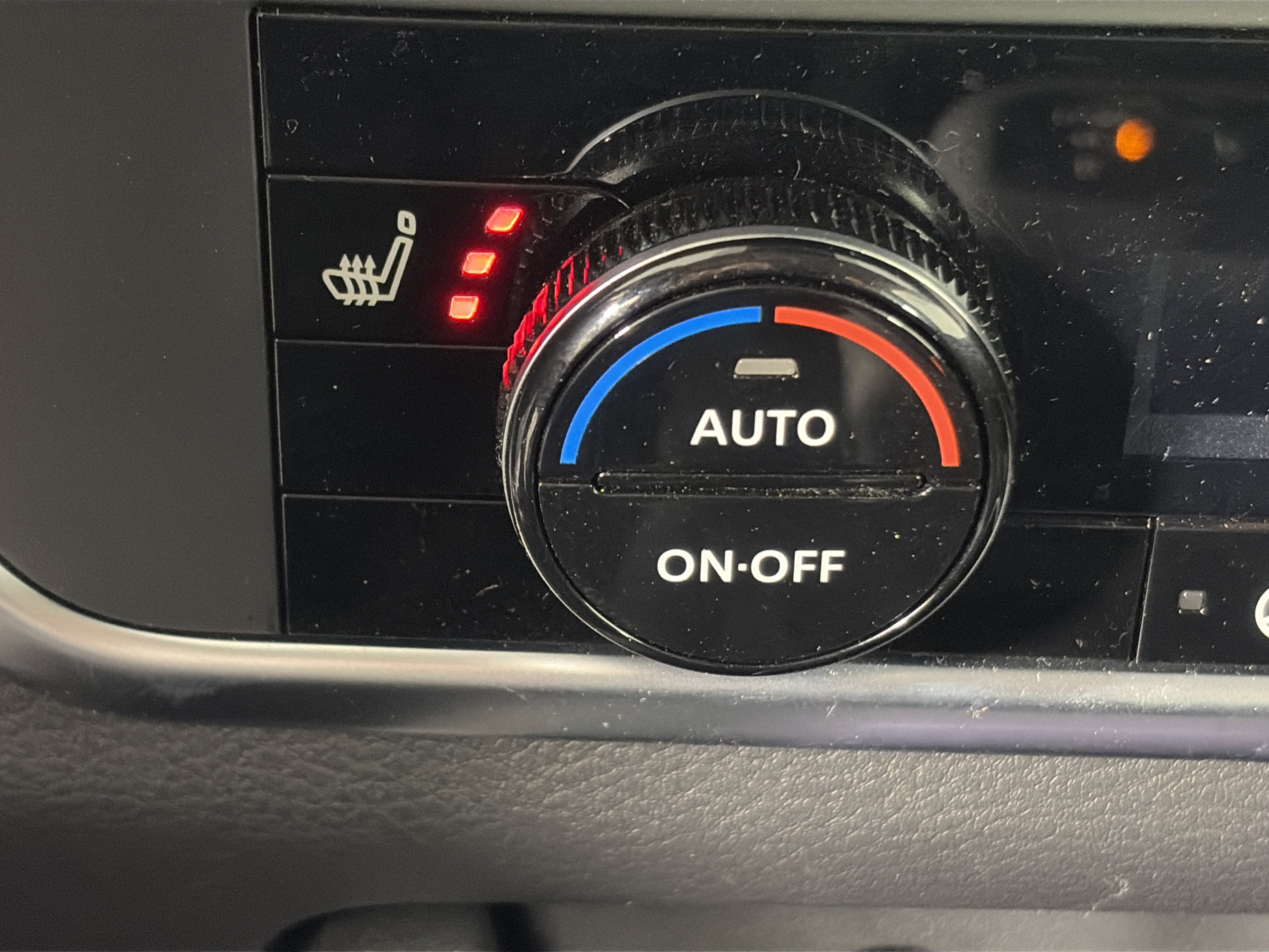 Certified 2025 Nissan Rogue SV w/ Rock Creek Premium Package image 22