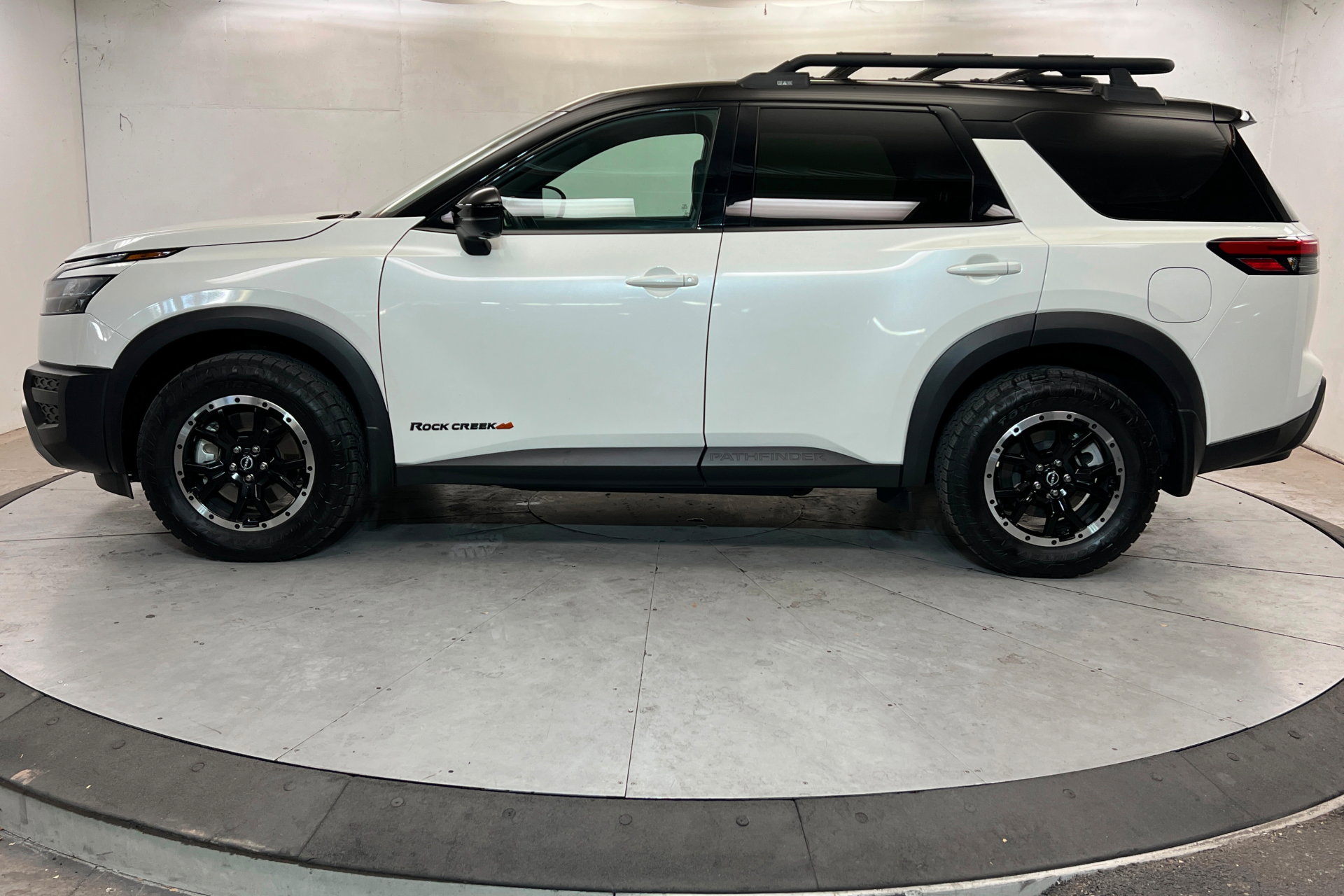 Used 2024 Nissan Pathfinder Rock Creek image 2