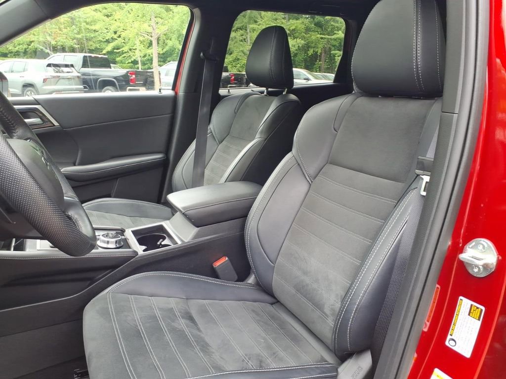Used 2024 Mitsubishi Outlander SE Black Edition FWD image 16