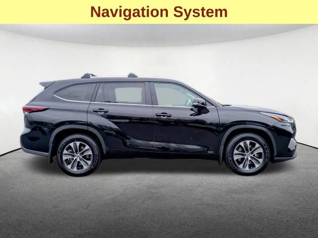 Certified 2024 Toyota Highlander XLE AWD/4WD image 4