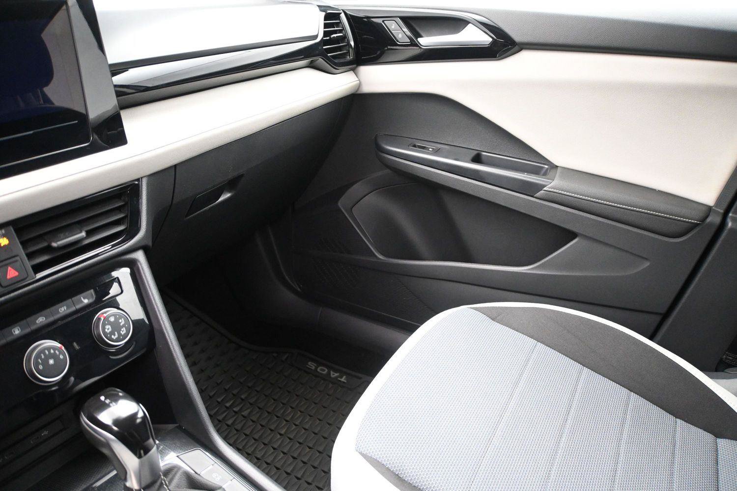 Certified 2025 Volkswagen Taos S AWD/4WD image 5