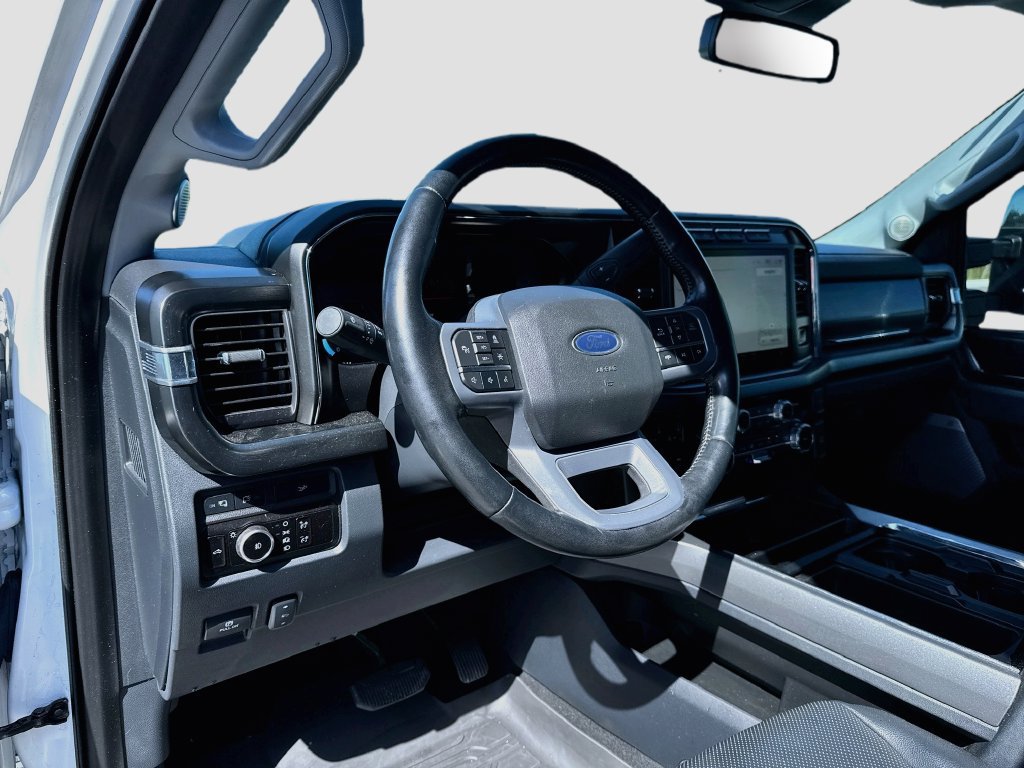 Used 2023 Ford F350 Lariat w/ Lariat Ultimate Package AWD/4WD image 9