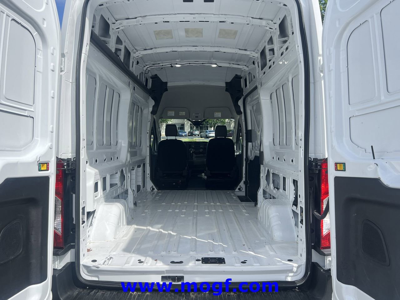 Used 2025 Ford Transit 250 148 High Roof RWD image 19