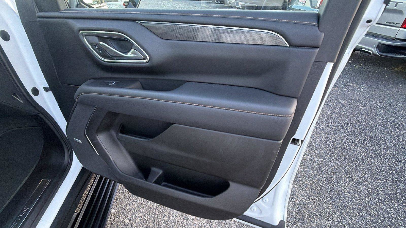 Used 2023 GMC Yukon AT4 w/ AT4 Premium Plus Package AWD/4WD image 19