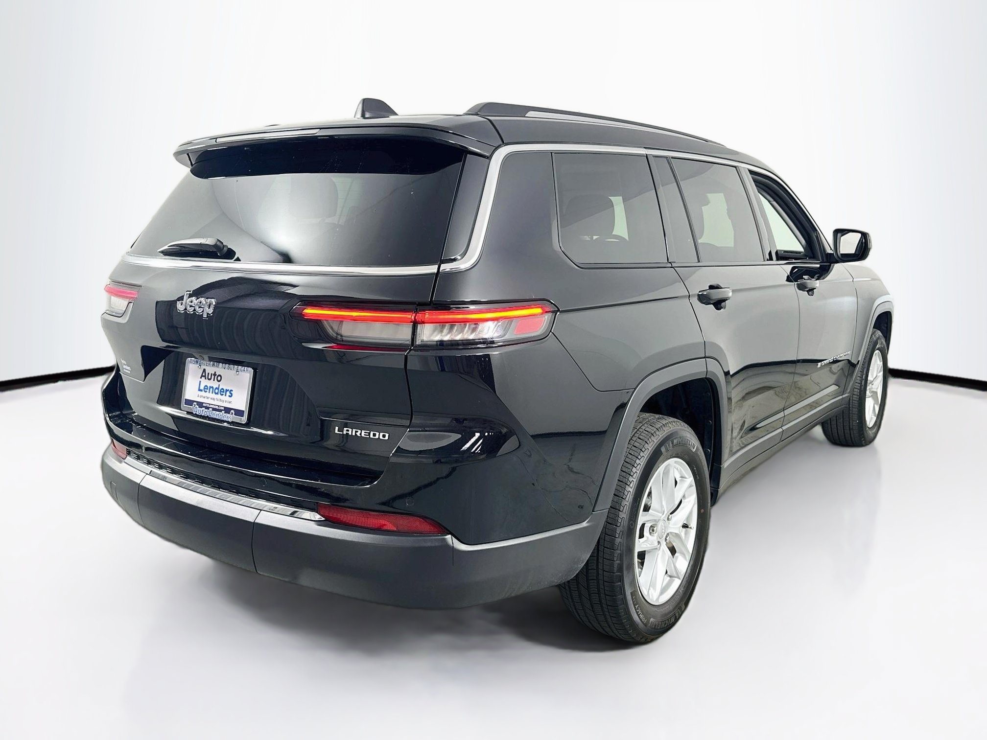 Used 2023 Jeep Grand Cherokee L Laredo w/ Luxury Tech Group I RWD image 5