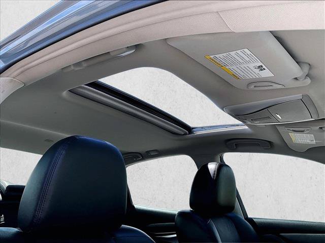 Used 2018 INFINITI Q70 Luxe RWD image 16