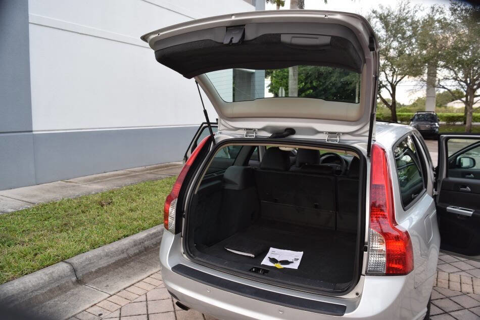 Used 2011 Volvo V50 T5 image 76