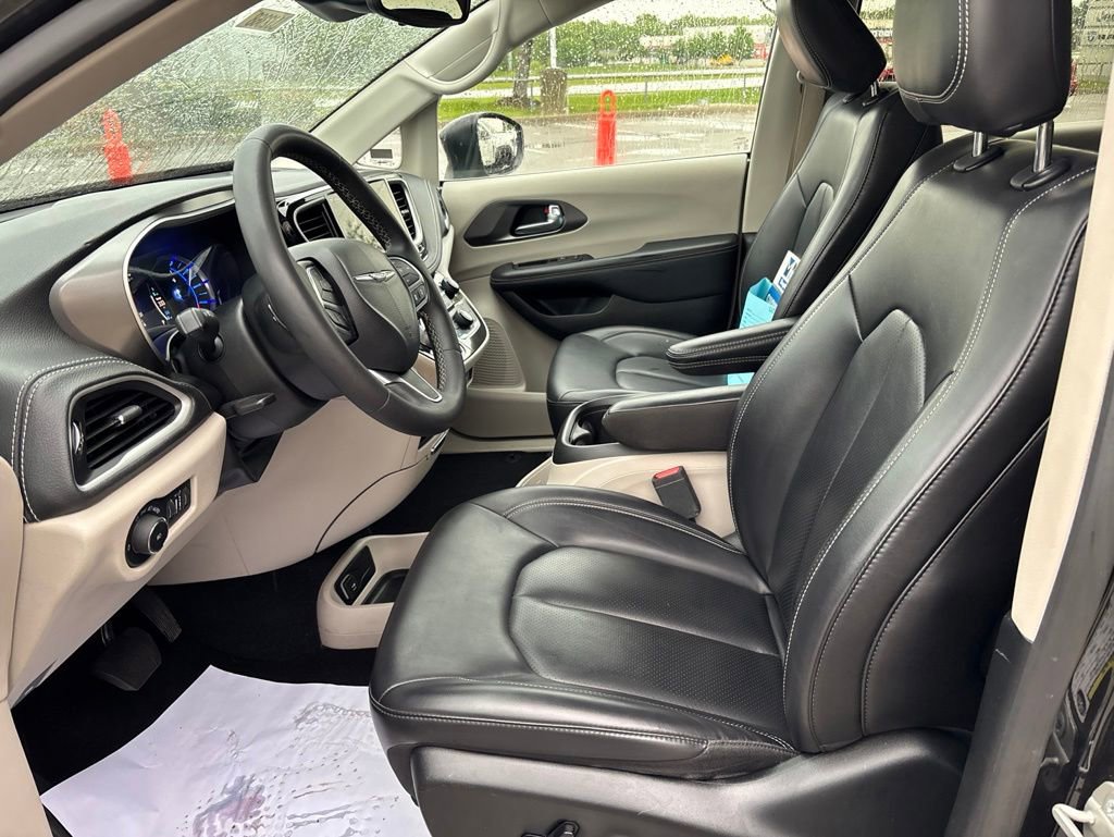Used 2023 Chrysler Pacifica Touring-L FWD image 50