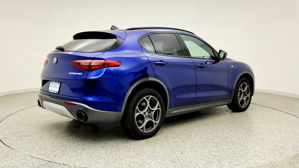 Used 2022 Alfa Romeo Stelvio Ti AWD/4WD image 5