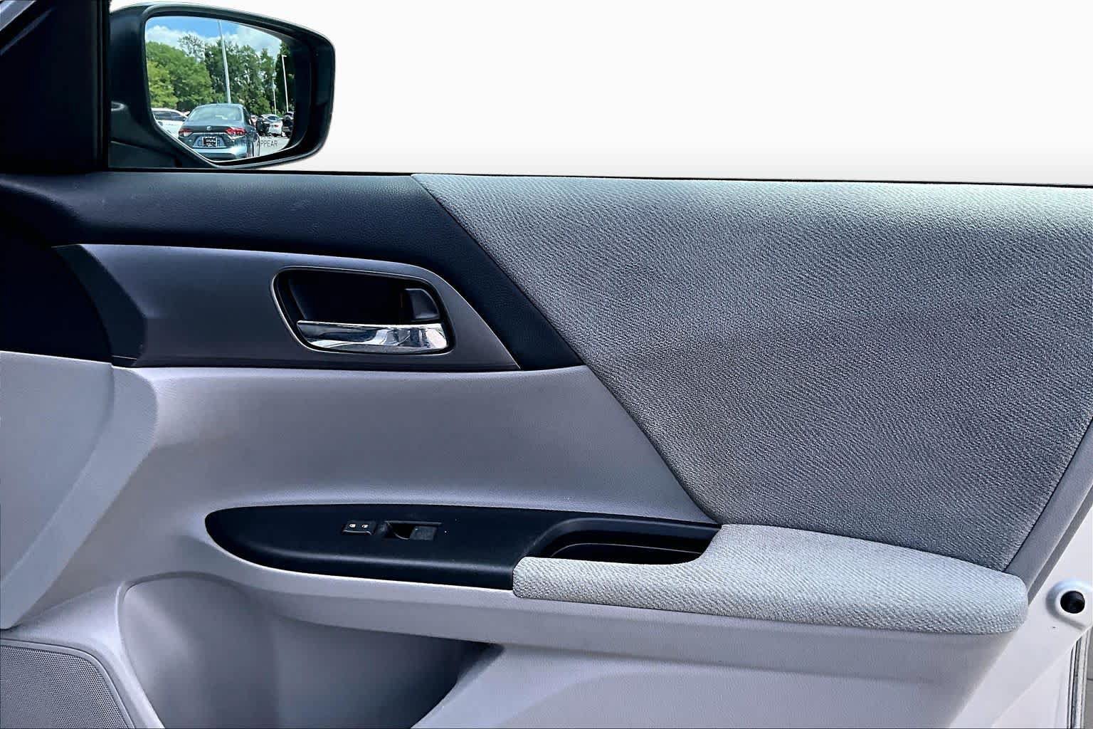 Used 2013 Honda Accord LX image 22