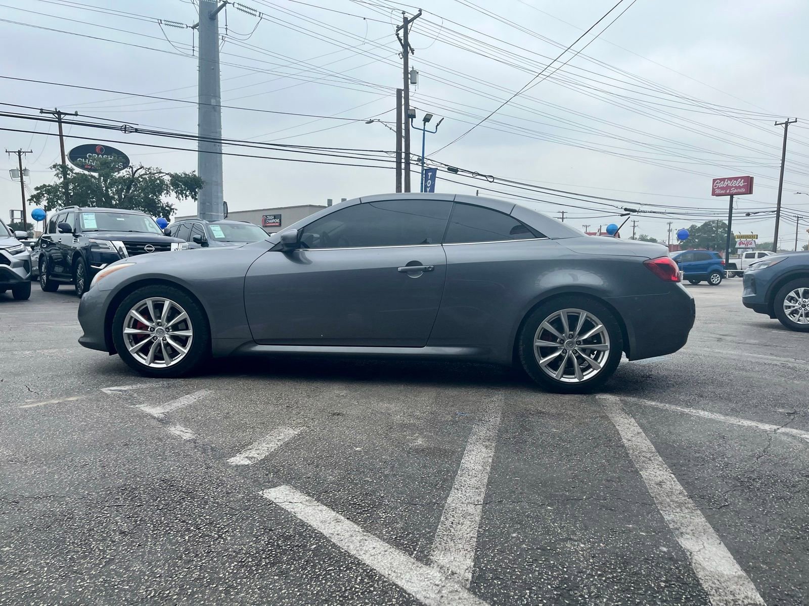 Used 2011 INFINITI G37 Convertible w/ Premium Pkg RWD image 3