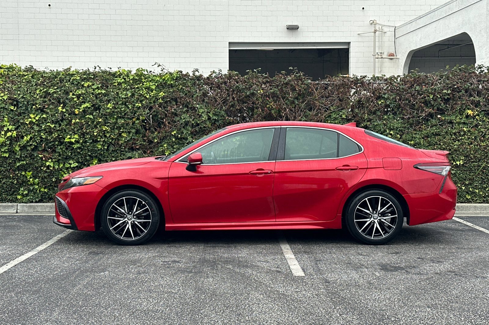 Used 2022 Toyota Camry SE image 7