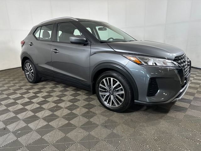 Used 2023 Nissan Kicks SV image 2