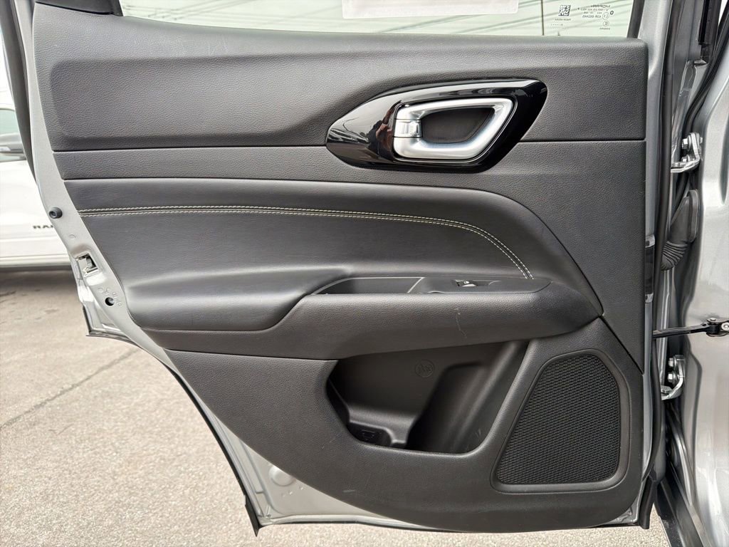 Used 2024 Jeep Compass Latitude w/ Convenience Group image 18