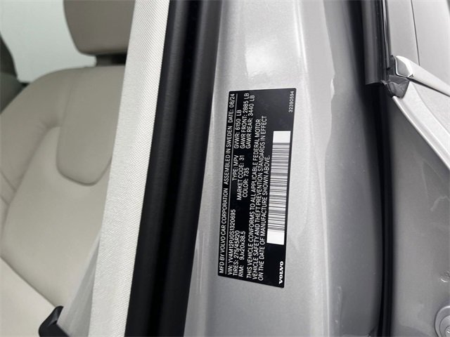 New 2025 Volvo XC90 B5 Core w/ Protection Package Premier image 32