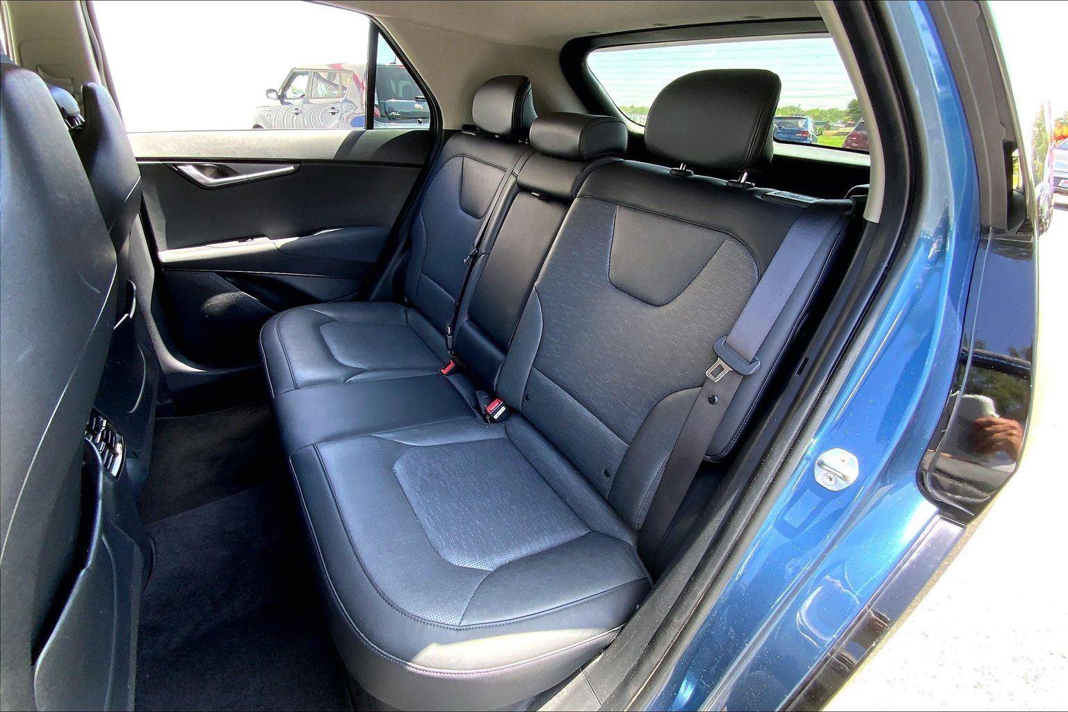 Used 2023 Kia Niro SX Touring FWD image 24