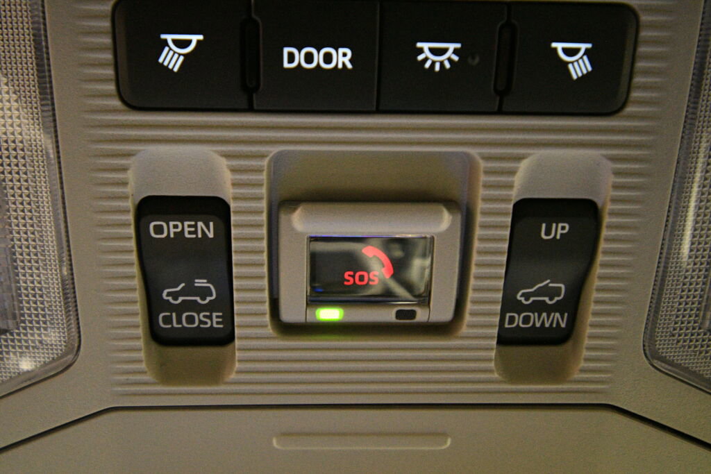 Used 2025 Toyota RAV4 XLE image 18