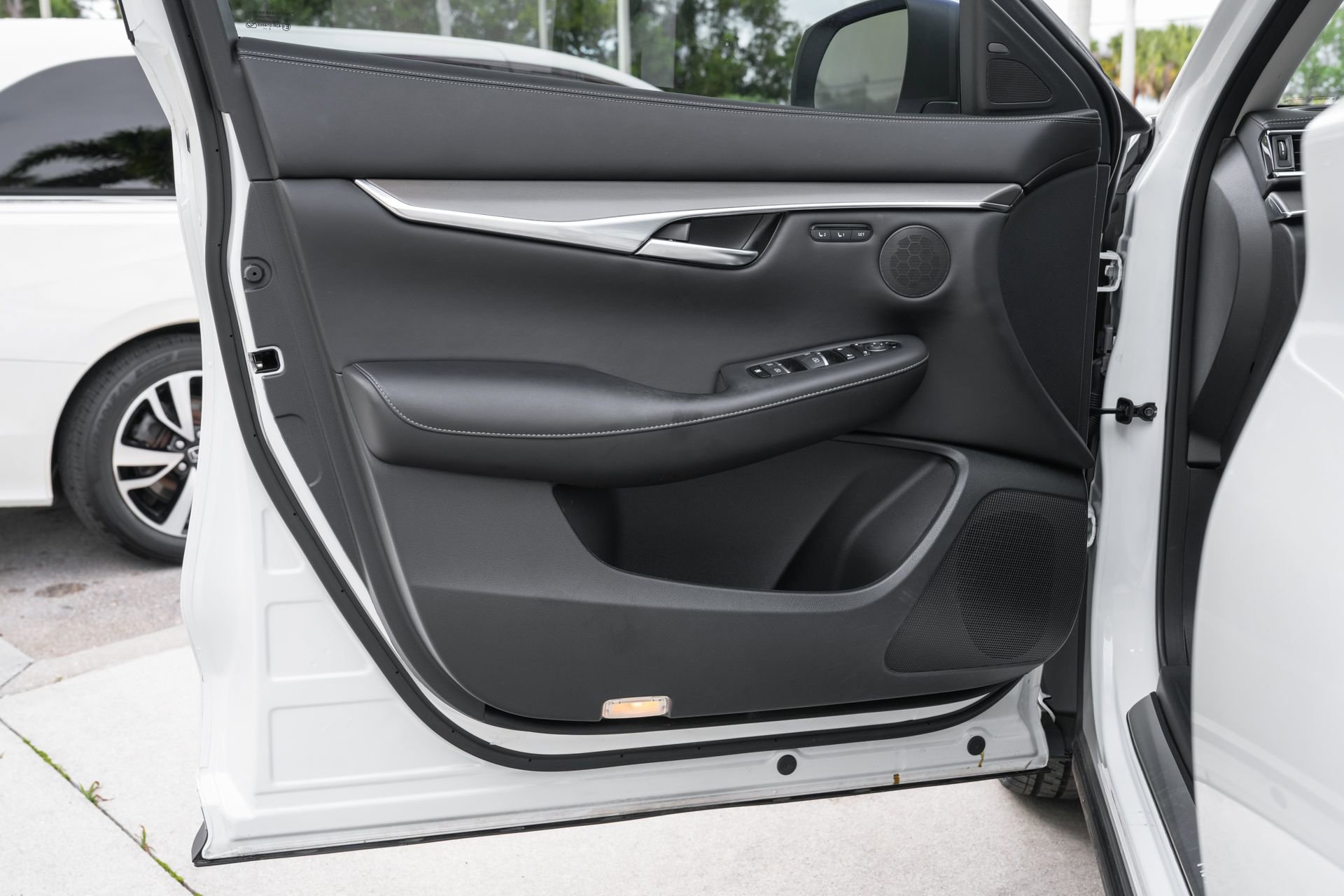 Certified 2023 INFINITI QX50 Luxe FWD image 30