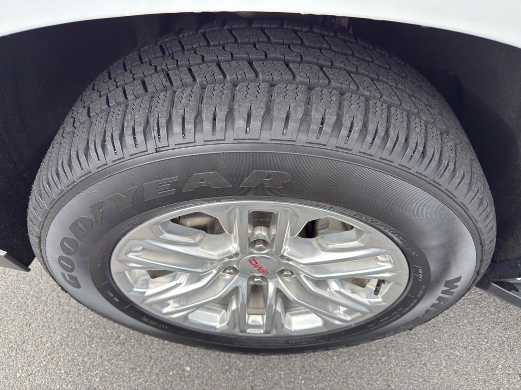 Certified 2024 GMC Yukon SLT image 17