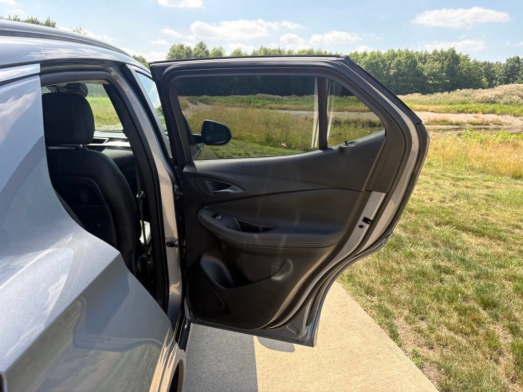 Used 2023 Buick Encore GX Select w/ Sport Touring Package FWD image 32