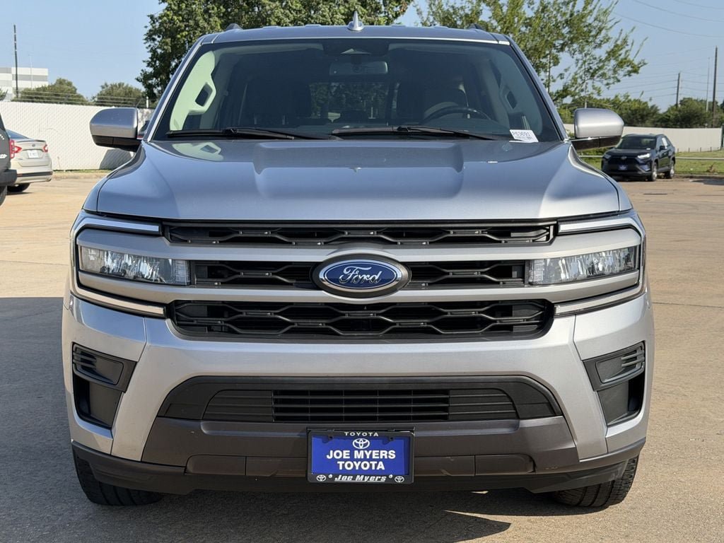 Used 2024 Ford Expedition XLT RWD image 3