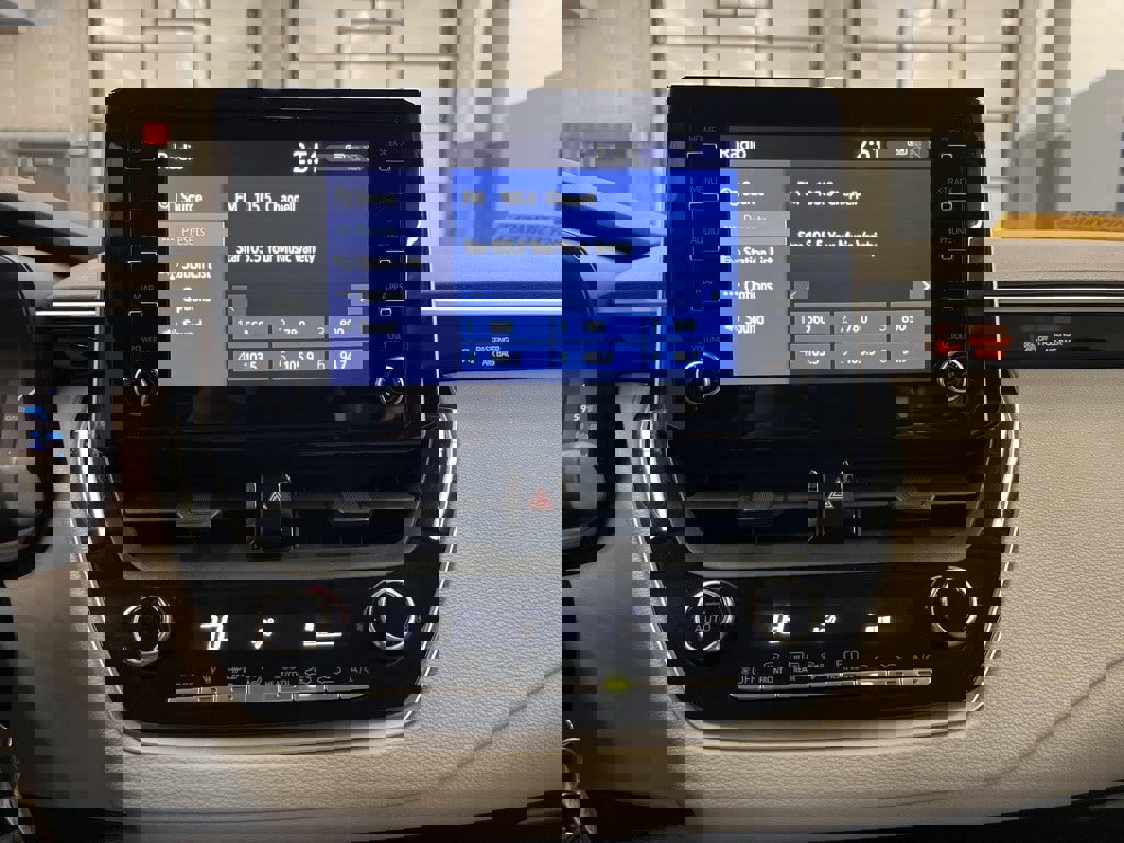 Used 2020 Toyota Corolla LE image 22