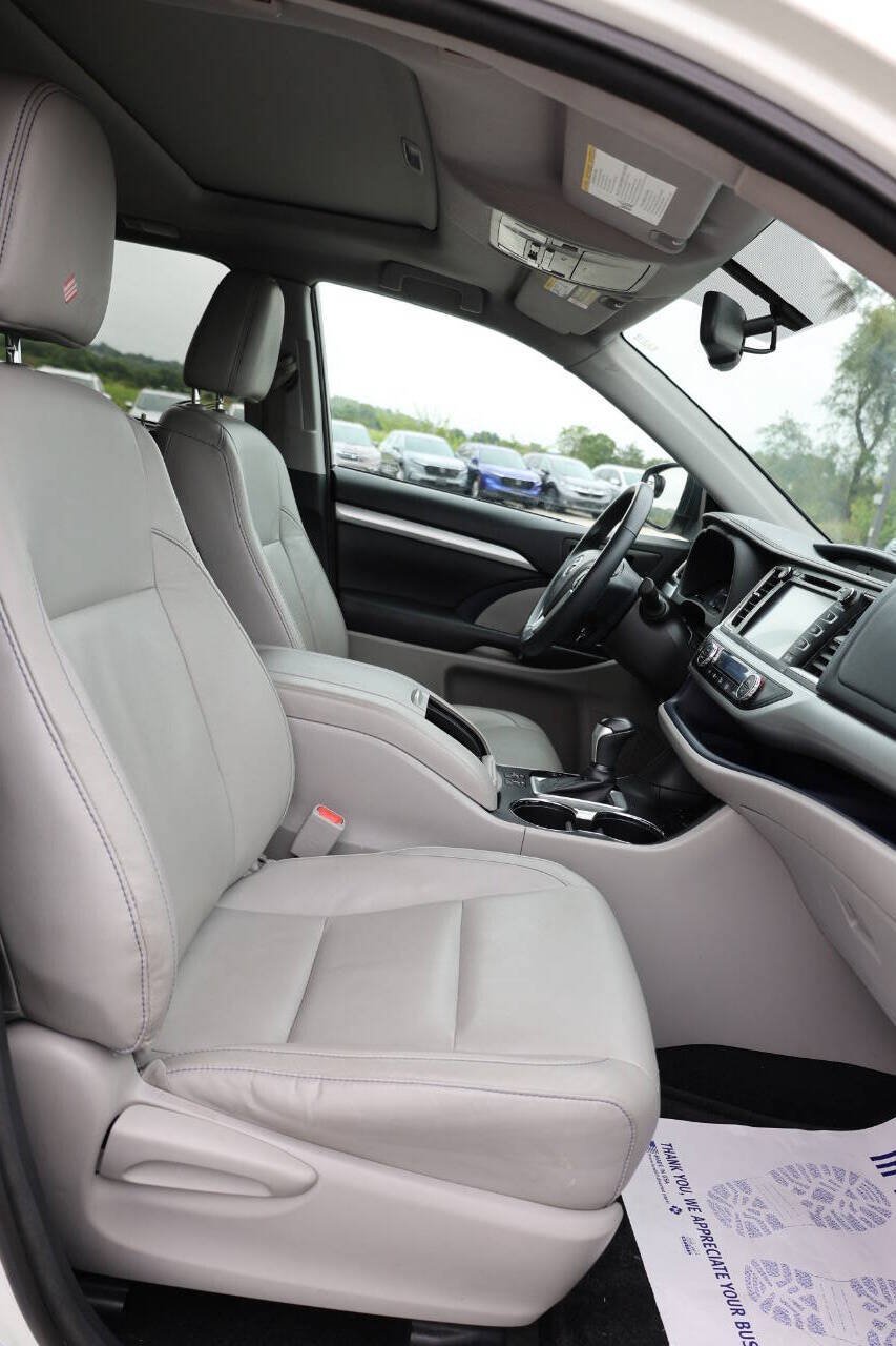 Used 2016 Toyota Highlander XLE AWD/4WD image 15