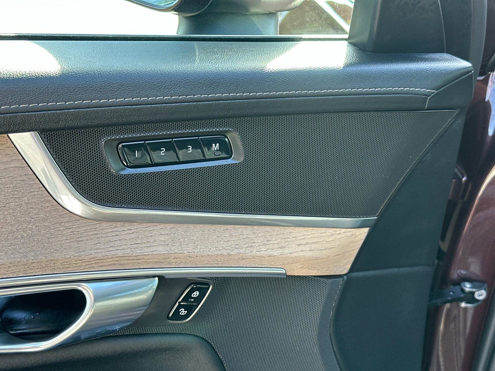 Certified 2025 Volvo XC90 B5 Core w/ Protection Package Premier image 16